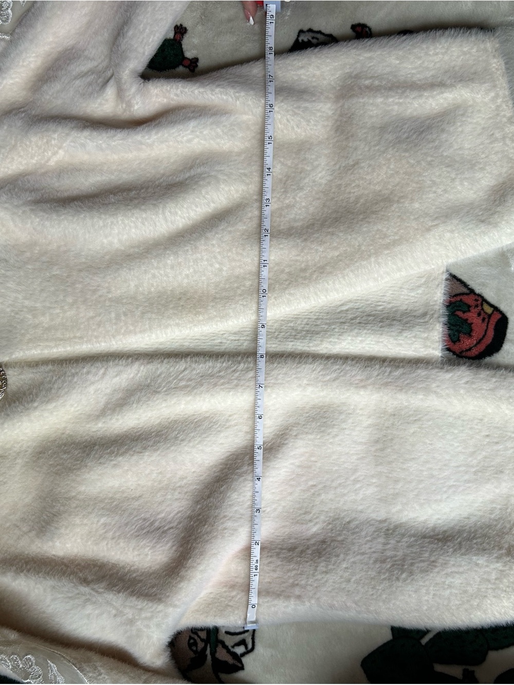 Elegant Cream Women's Sweater with Decorative Brooch - Picture 4 of 5